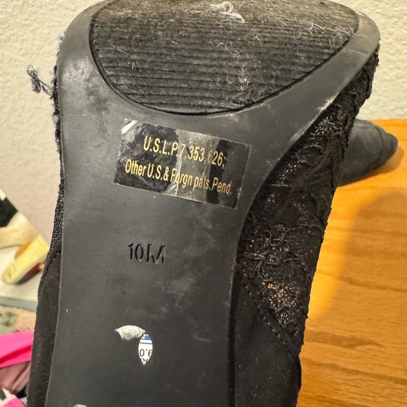 Elegant Black Lace Ankle Boots - Picture 3 of 3